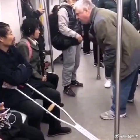 乞讨大爷爆料视频播放,揭秘社会底层生活真相